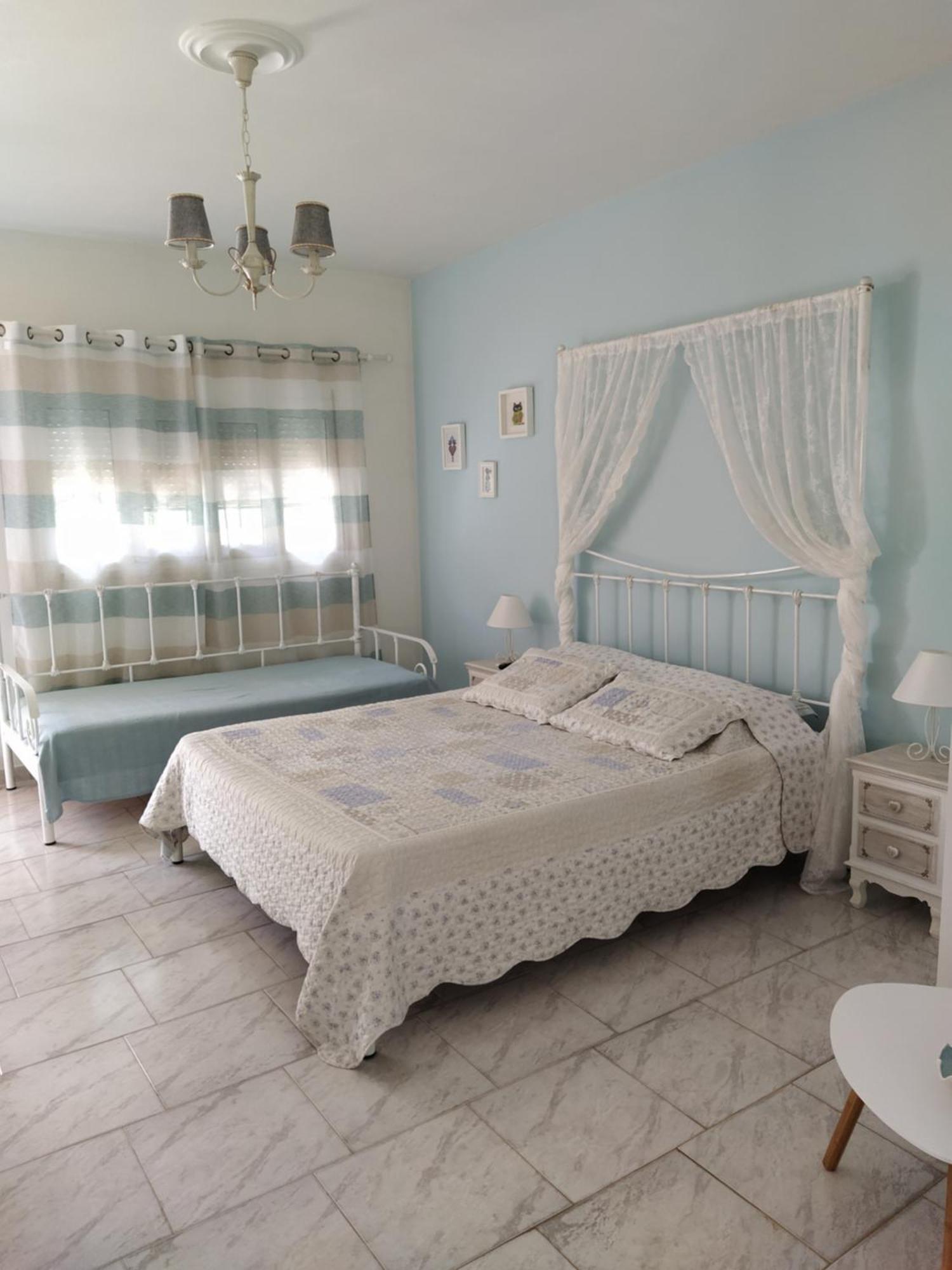 Christos Studios Zóla Стая снимка